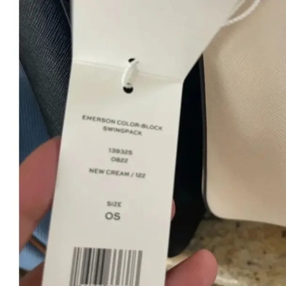 NWOT. Tory Burch Emerson Swingpack cream